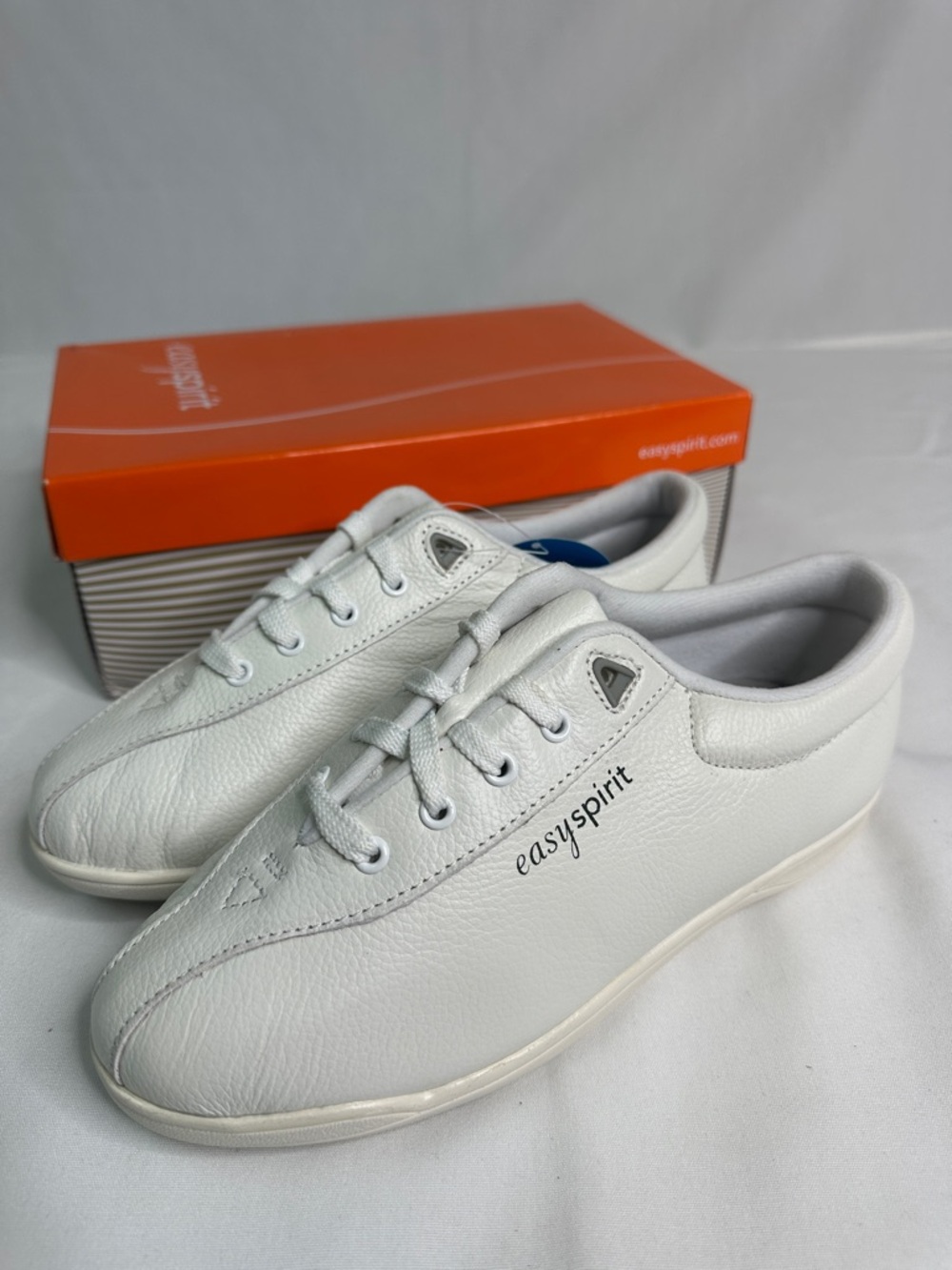 Easy Spirit White Leather Lace-Up Women’s Sneakers